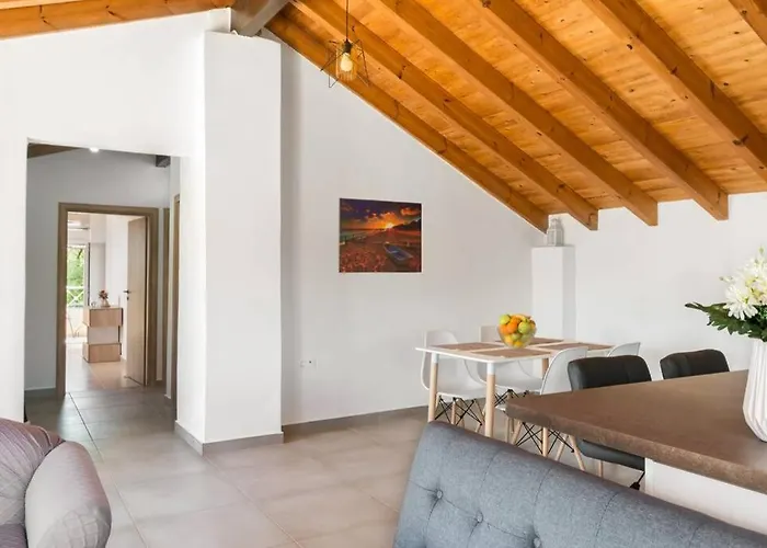 Alexandra Apartment